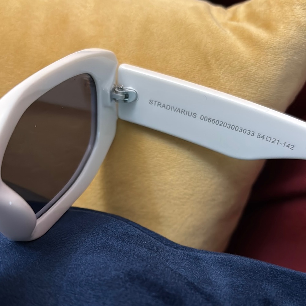 Stradivarius White Rectangular Sunglasses - image 2
